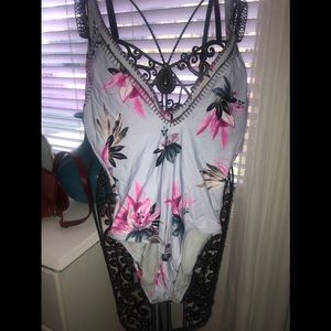 👓O’Neill one piece swimsuit, never worn